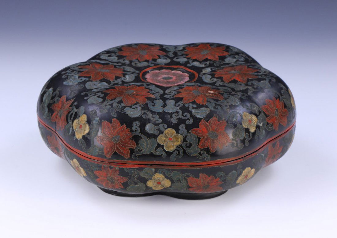 A CHINESE ANTIQUE LACQUER LIDDED CASE (1 of 4)