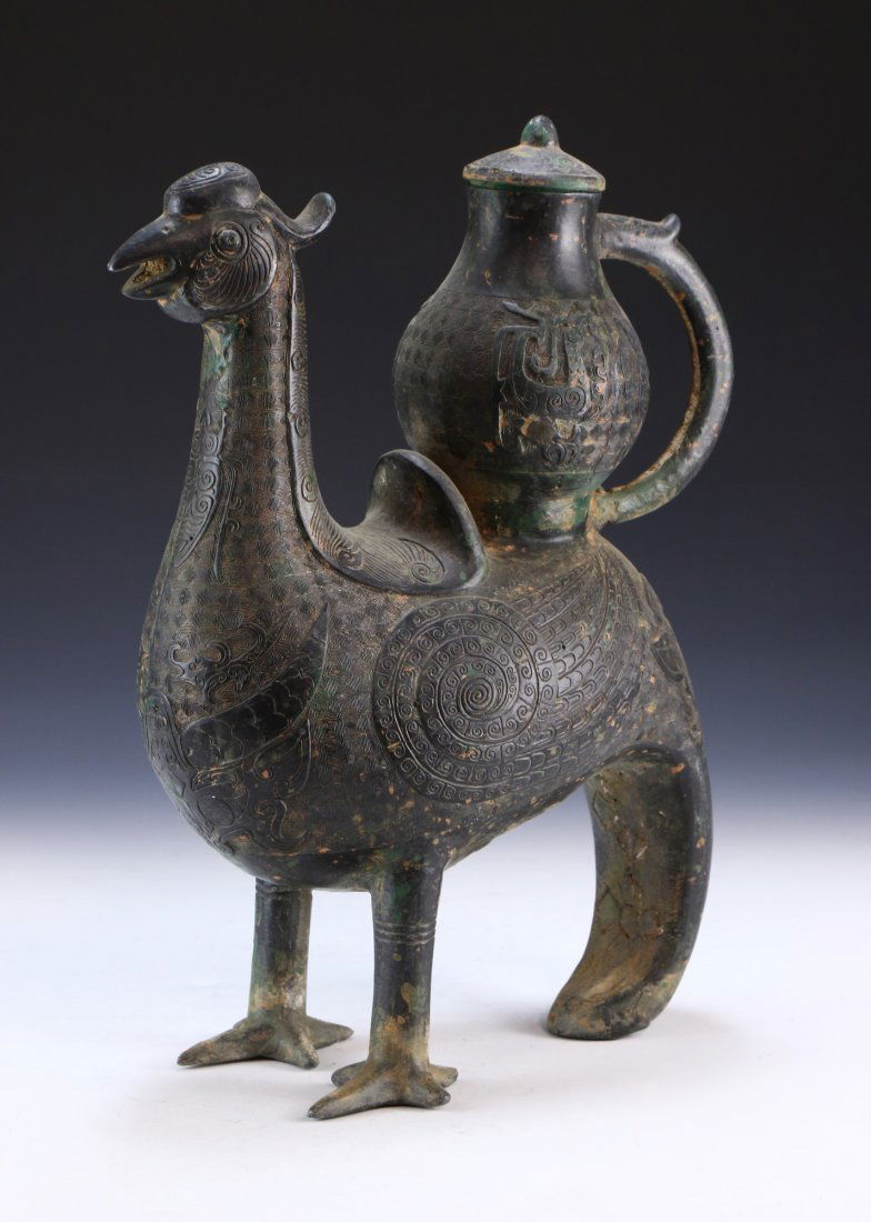 A CHINESE ANTIQUE LIDDED BRONZE VESSEL (1 of 6)