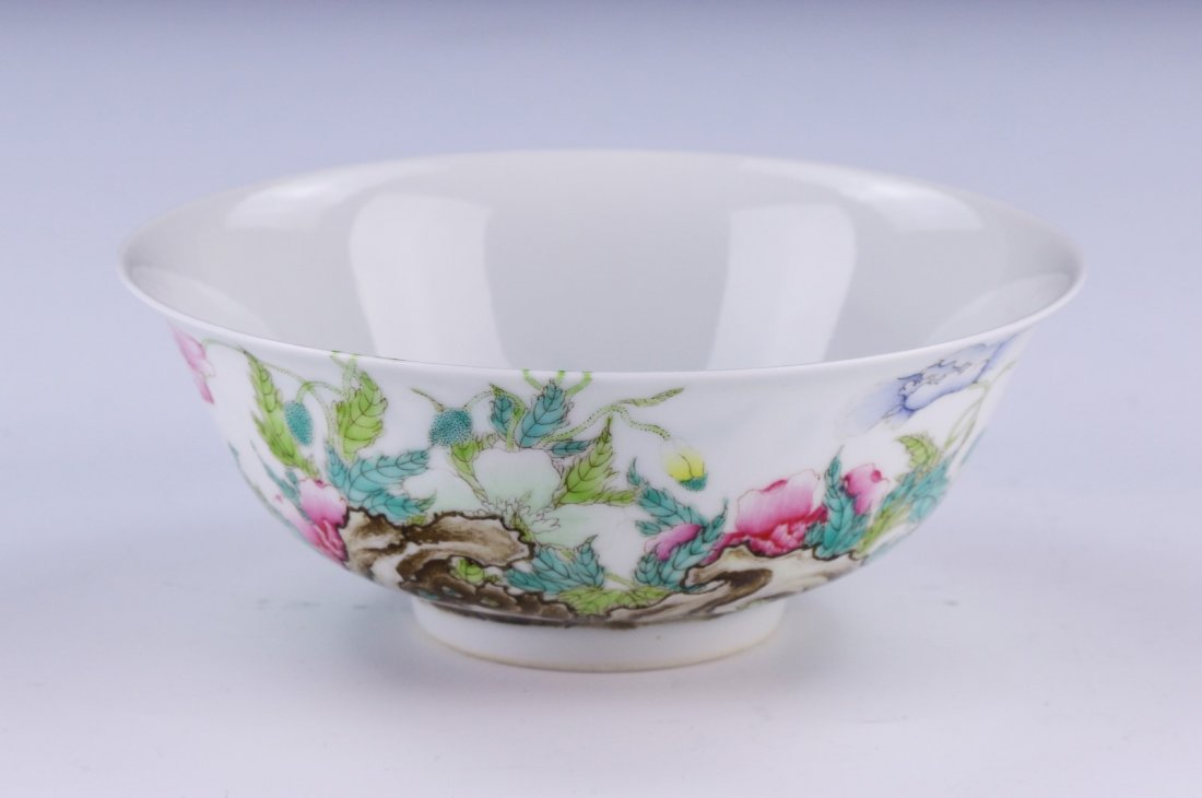 A CHINESE ANTIQUE FAMILLE ROSE PORCELAIN BOWL: 清乾隆 粉彩薄胎過枝花卉碗A Chinese Antique Famille Rose Porcelain Bowl: Exquisitely Enameled Around The interior And Exterior Of
