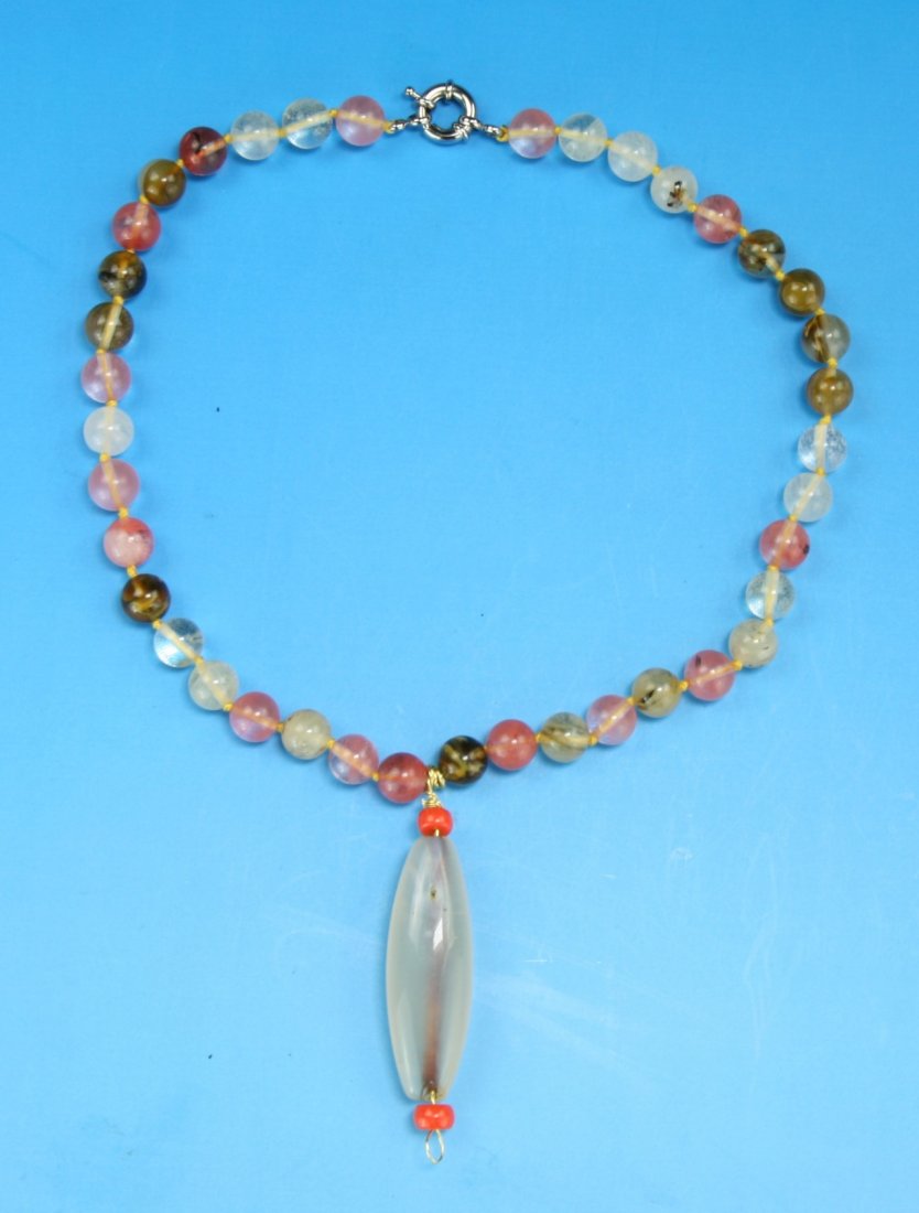 A TIBETAN STYLE TOURMALINE BEADED PENDANT NECKLACE (1 of 1)