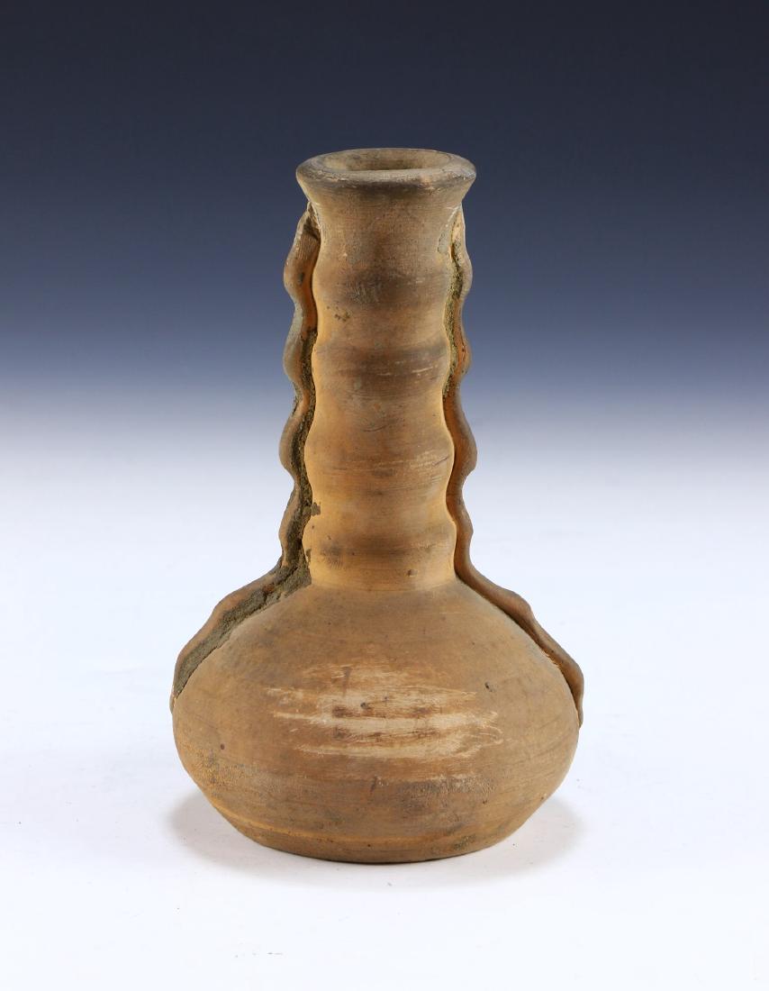 A CHINESE ANTIQUE POTTERY VASE (1 of 5)