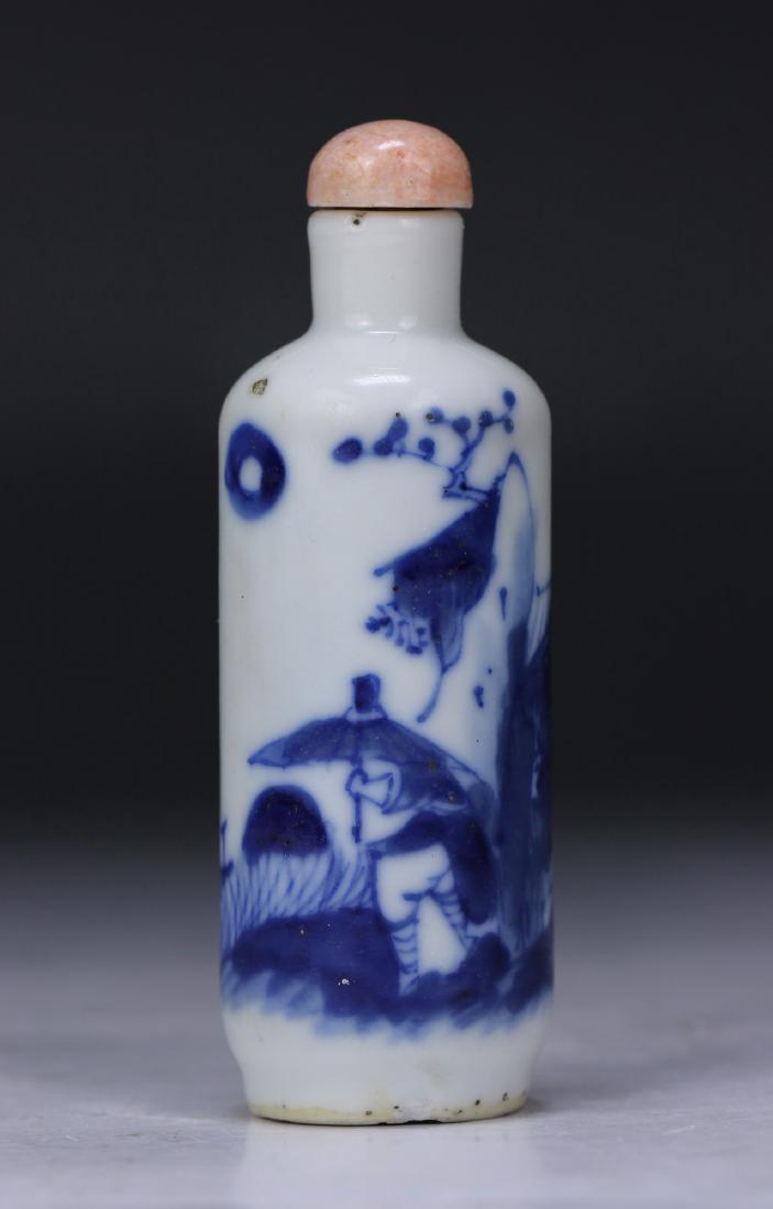 A CHINESE ANTIQUE BLUE & WHITE PORCELAIN SNUFF BOTTLE: A Chinese Antique Blue & White Porcelain Snuff Bottle: Of Cylindrical Form, Finely Painted With A Figure Amid A Field, Of Qing Dynasty; Size: H: 3-1/2" (8.89cm)
