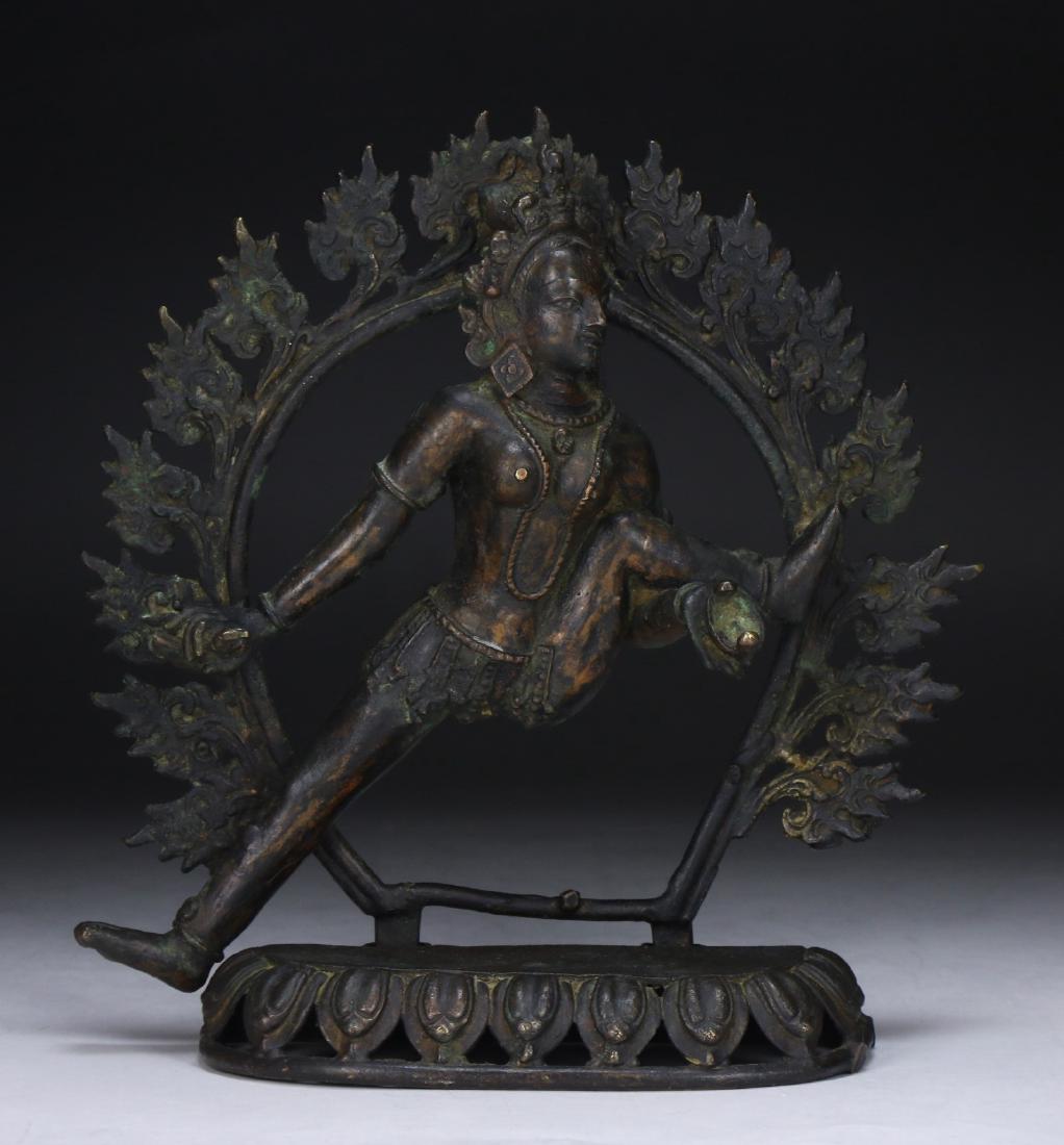 A CHINESE ANTIQUE BRONZE BUDDHA (1 of 5)