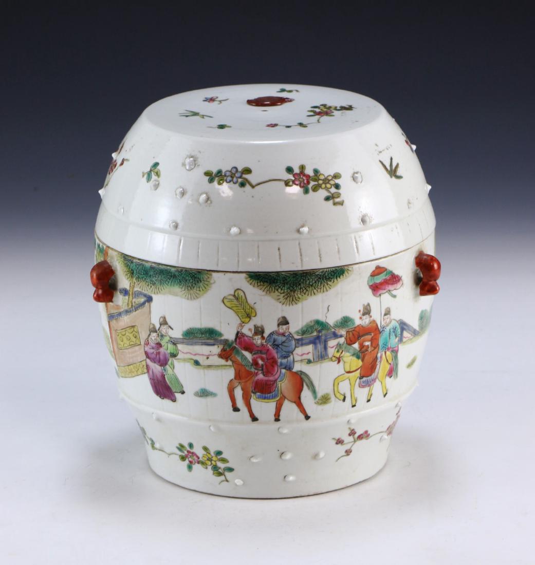 A CHINESE ANTIQUE FAMILLE ROSE PORCELAIN LIDDED CASE: A Chinese Antique Famille Rose Porcelain Lidded Case: Of Ovoid Form, Body Finely Painted With A Large Courtyard Scene, Blooming Flowers Painted On The Exterior Base And Rim, Six Character Mark On The