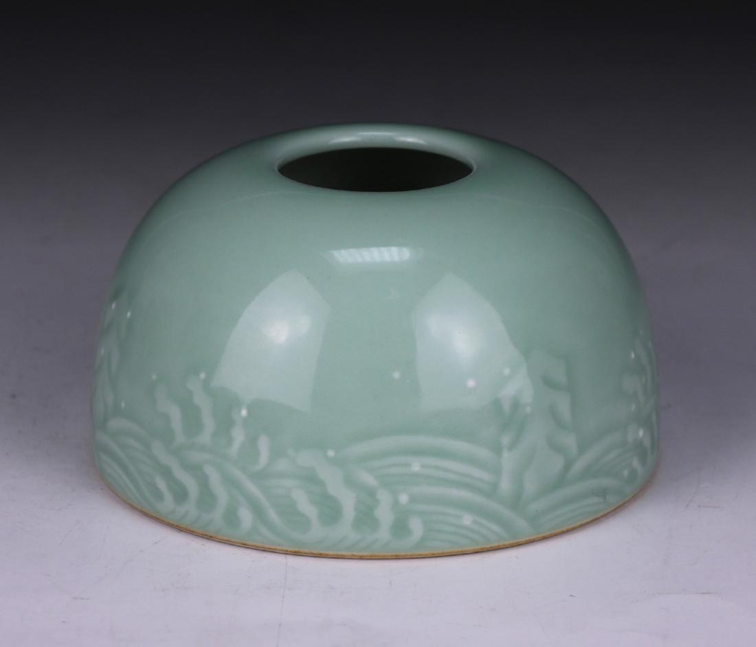 A CHINESE ANTIQUE CELADON GLAZED WATER DROPPER (1 of 5)
