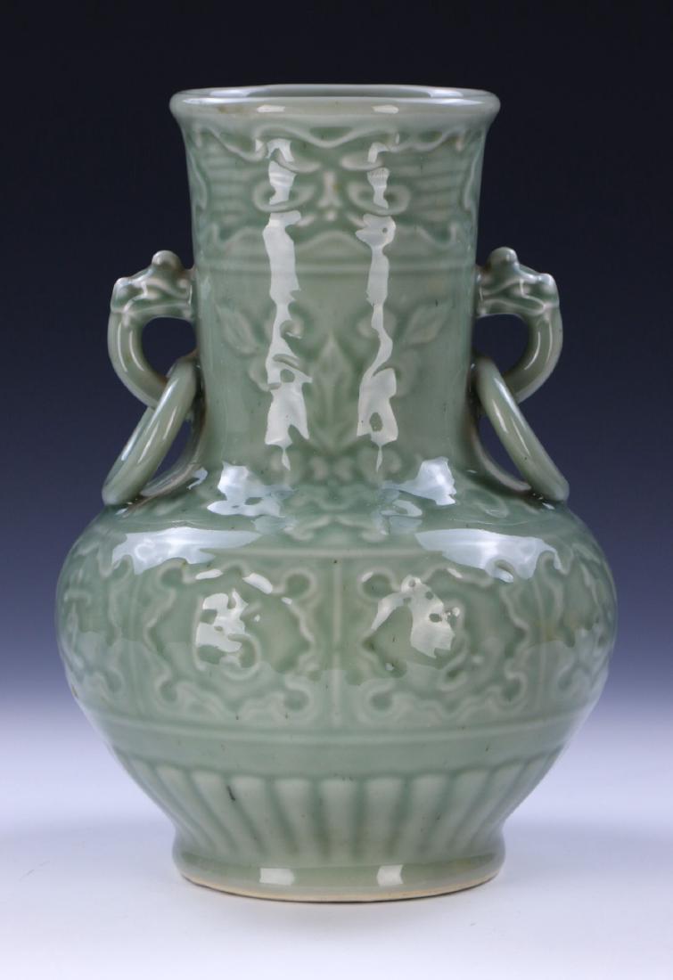 A CHINESE ANTIQUE CELADON GLAZED PORCELAIN VASE (1 of 5)