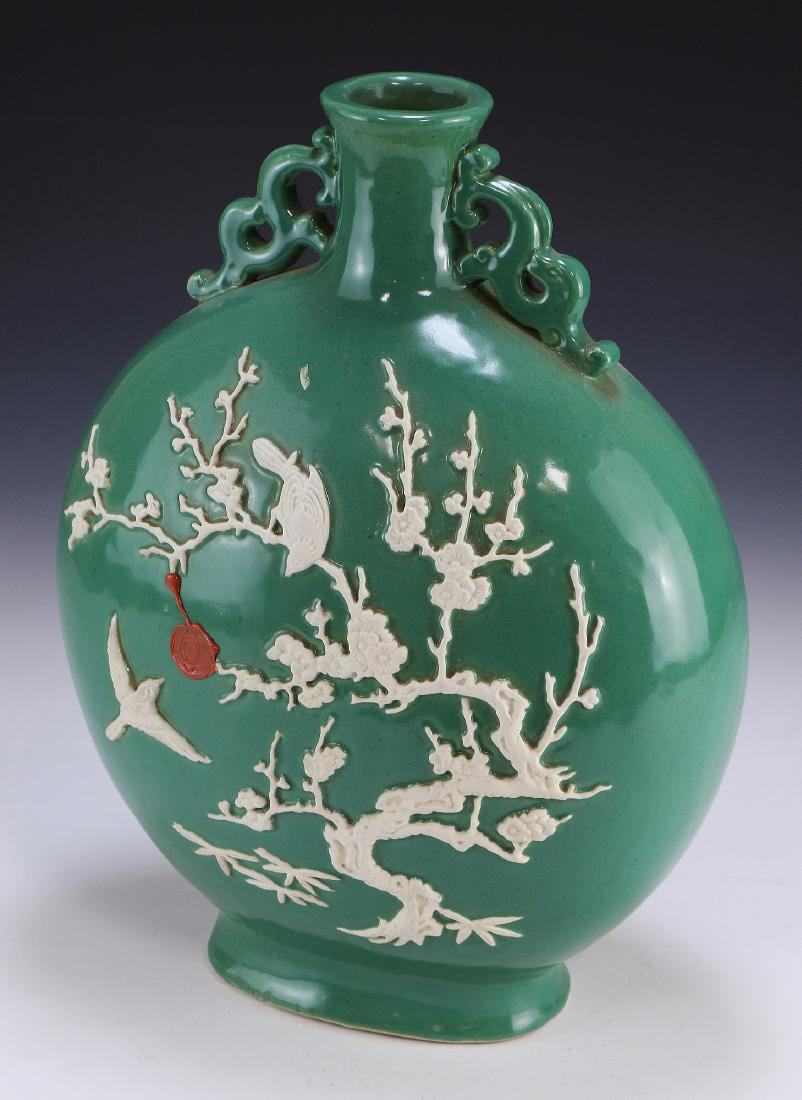 A CHINESE ANTIQUE GREEN GLAZED PORCELAIN MOON FLASK (1 of 5)