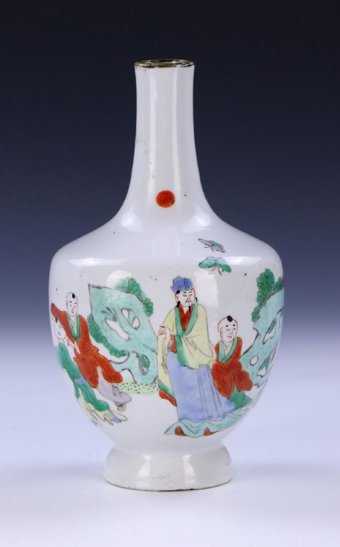 A CHINESE ANTIQUE FAMILLE VERTE PORCELAIN VASE (1 of 4)