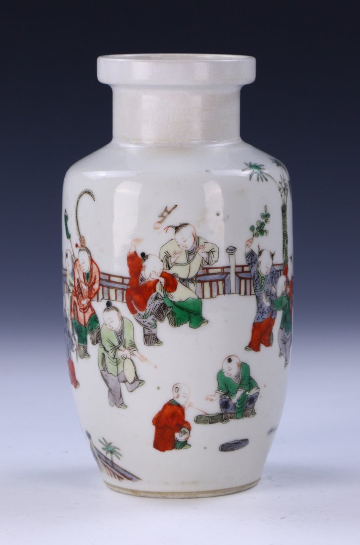 A CHINESE ANTIQUE FAMILLE VERTE PORCELAIN VASE: A CHINESE ANTIQUE FAMILLE VERTE PORCELAIN VASE: of shouldered form rising to a flared rim, the body finely painted with figures amid a courtyard, the base with a double circle in cobalt blueSize: H: 7