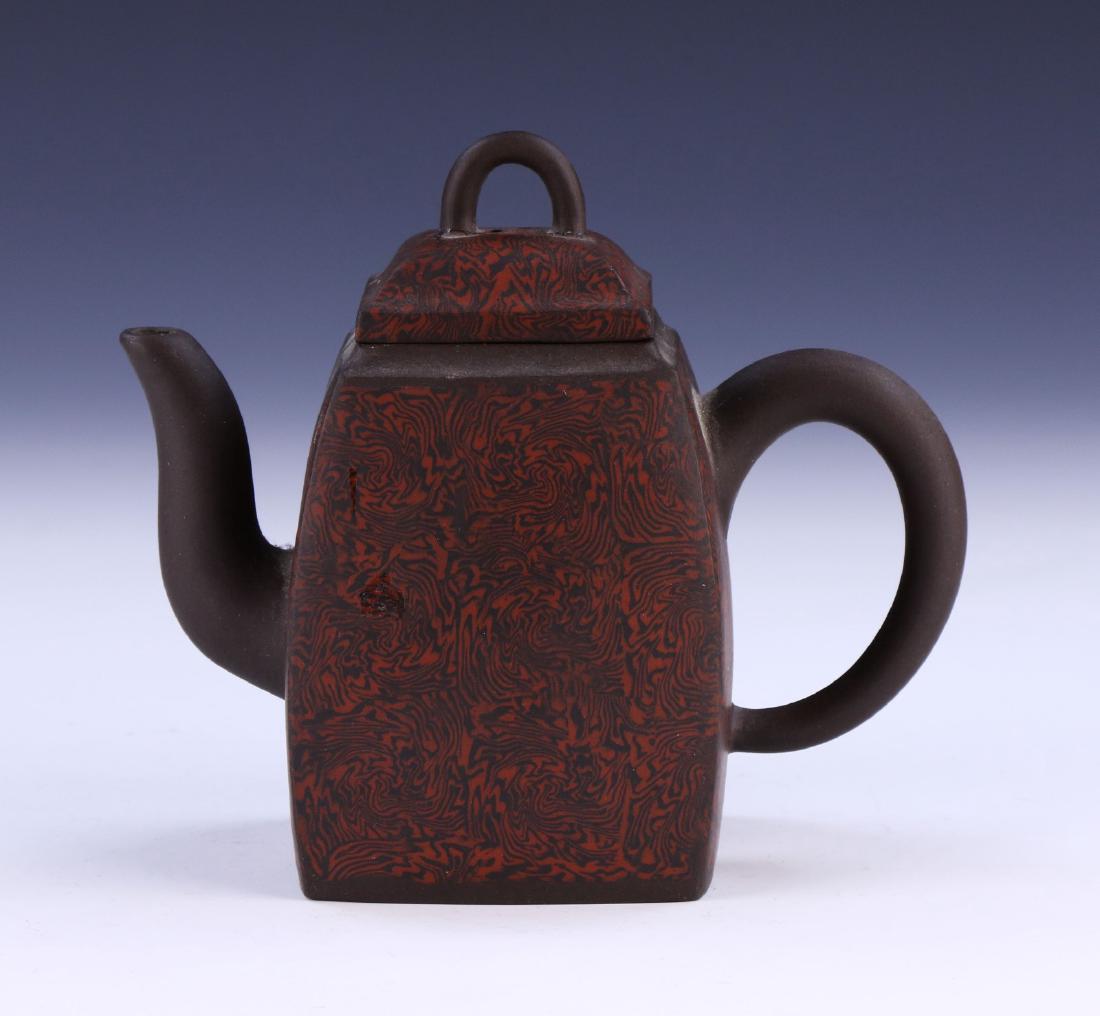 A CHINESE YIXING ZISHA TEAPOT (1 of 6)