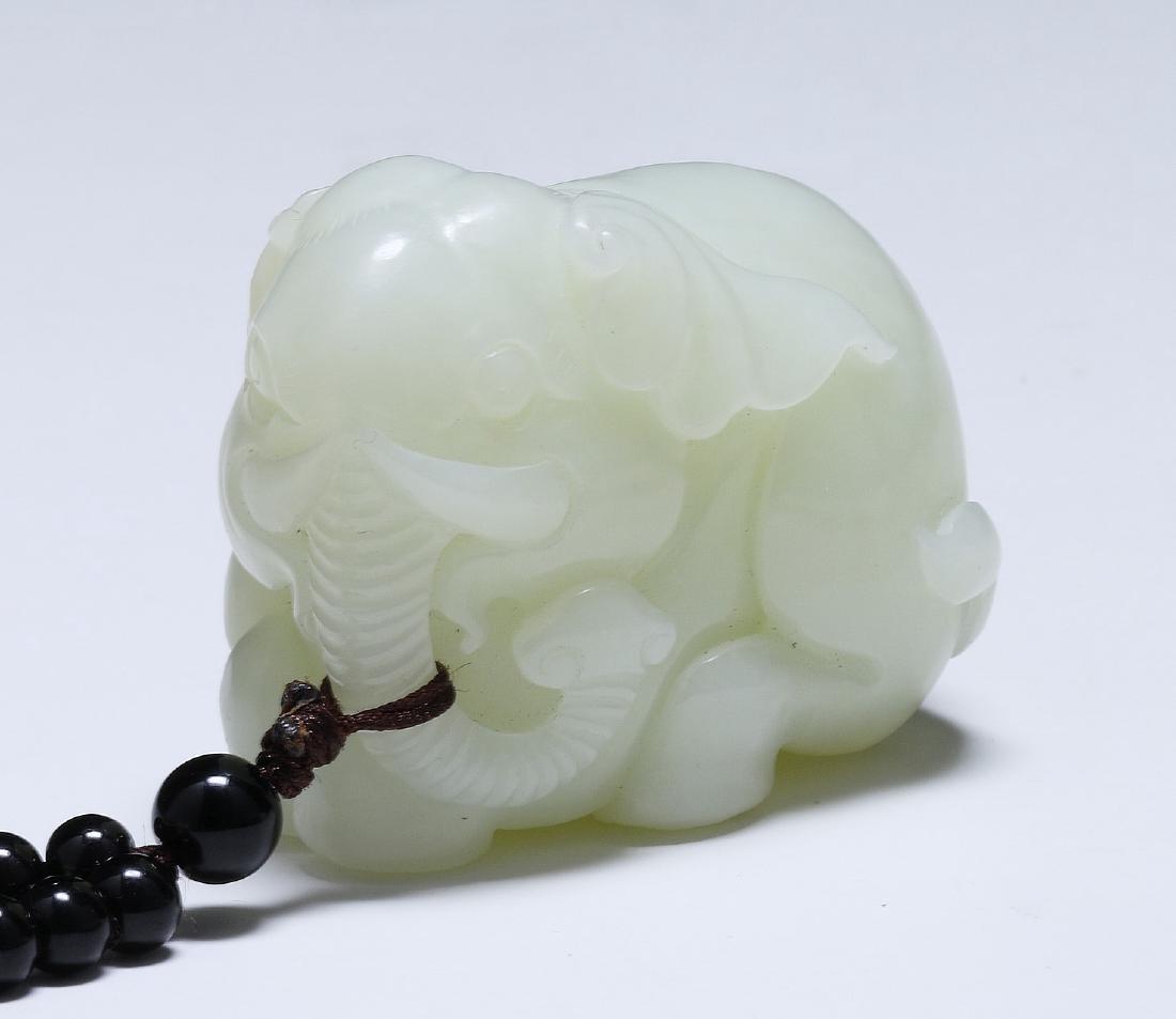 A CHINESE WHITE NEPHRITE JADE ELEPHANT PENDANT (1 of 2)