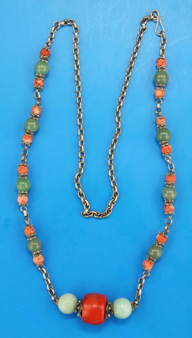 A CHINESE ANTIQUE CORAL & JADEITE SILVER NECKLACE (1 of 2)