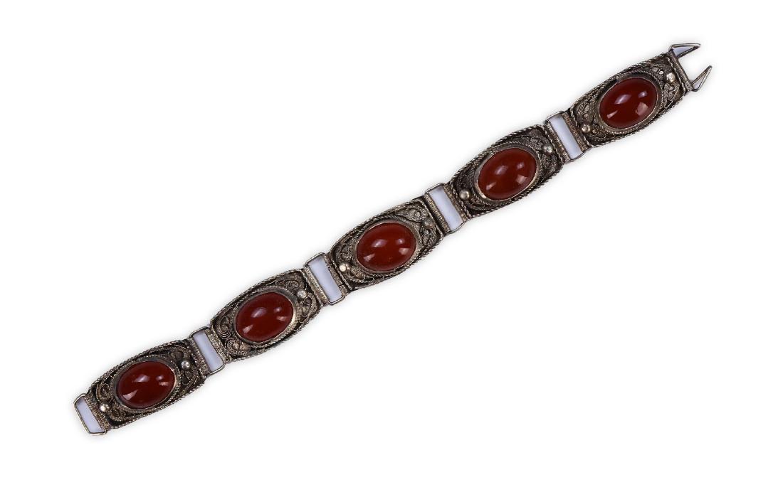 A CHINESE ANTIQUE ARCHAIC CARNELIAN AGATE & SILVER (1 of 3)
