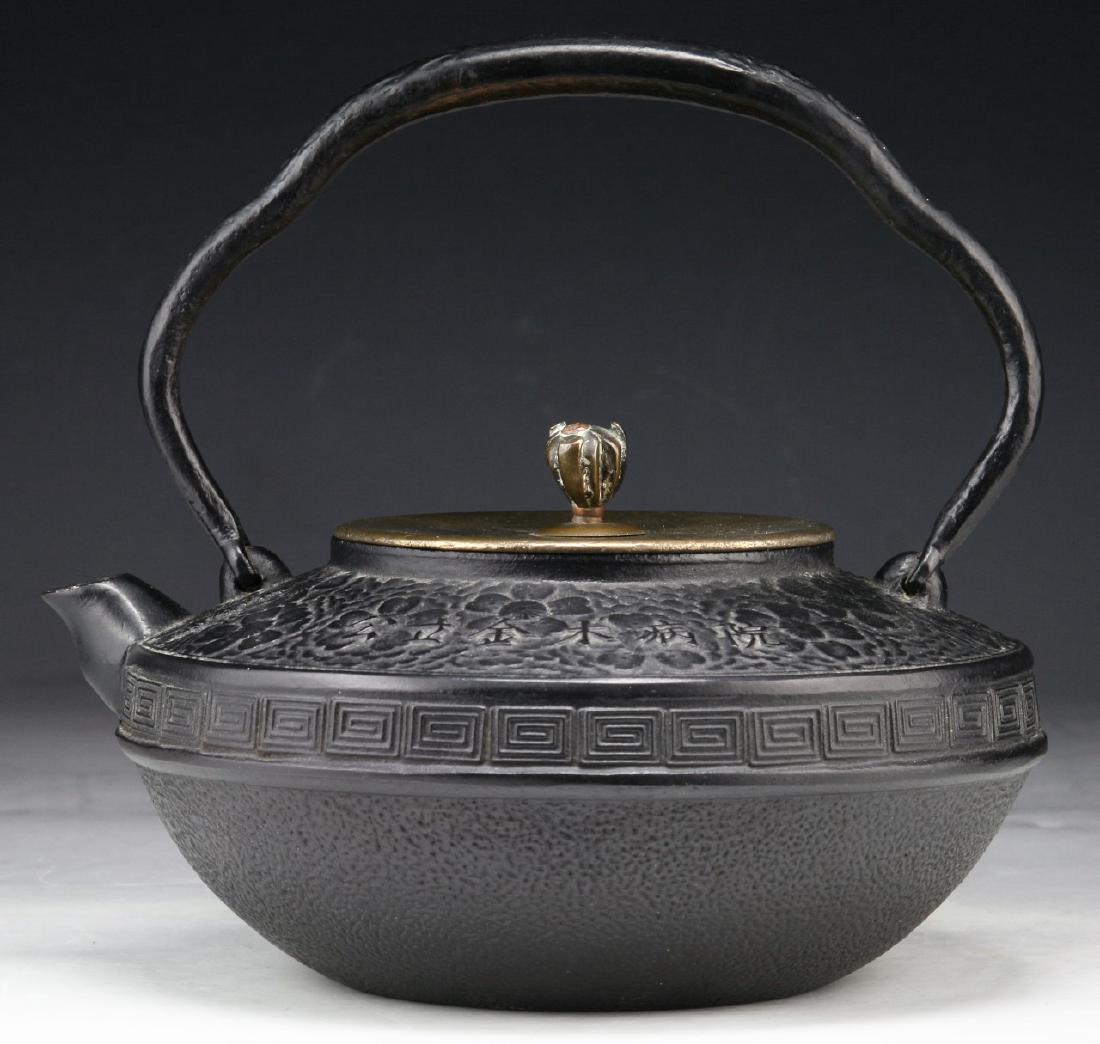A FINE JAPANESE ANTIQUE GOLD SILVER IRON TEAPOT (1 of 7)