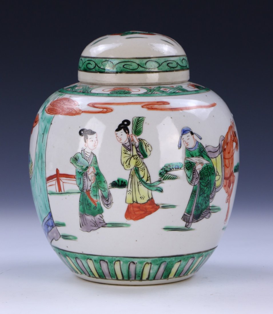 A CHINESE ANTIQUE FAMILLE VERTE PORCELAIN LIDDED JAR (1 of 5)