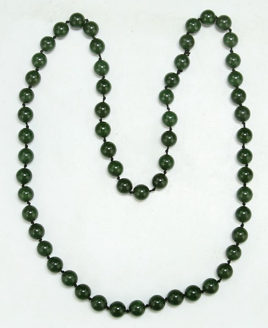 A SPINACH JADE NECKLACE (1 of 2)