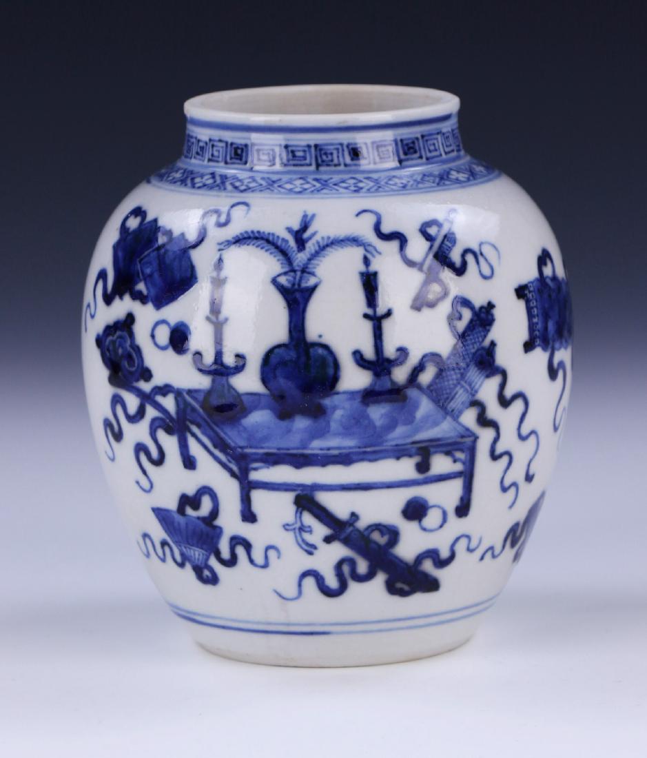 A CHINESE ANTIQUE BLUE & WHITE PORCELAIN VASE (1 of 4)