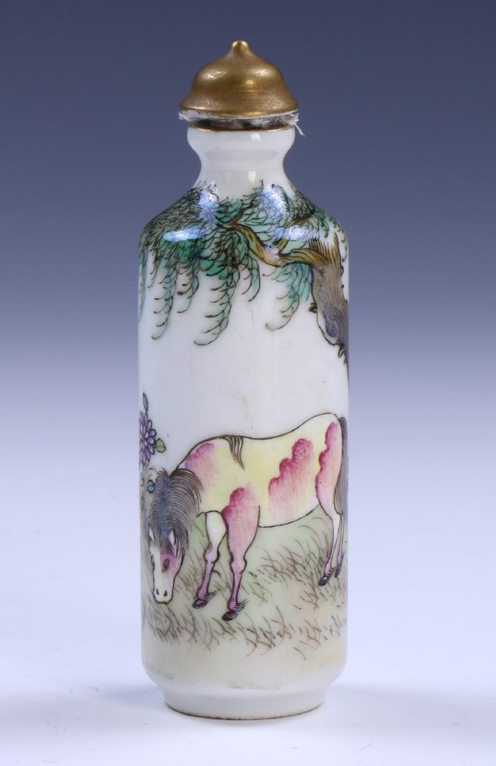 A CHINESE ANTIQUE FAMILLE ROSE PORCELAIN SNUFF BOTTLE (1 of 3)