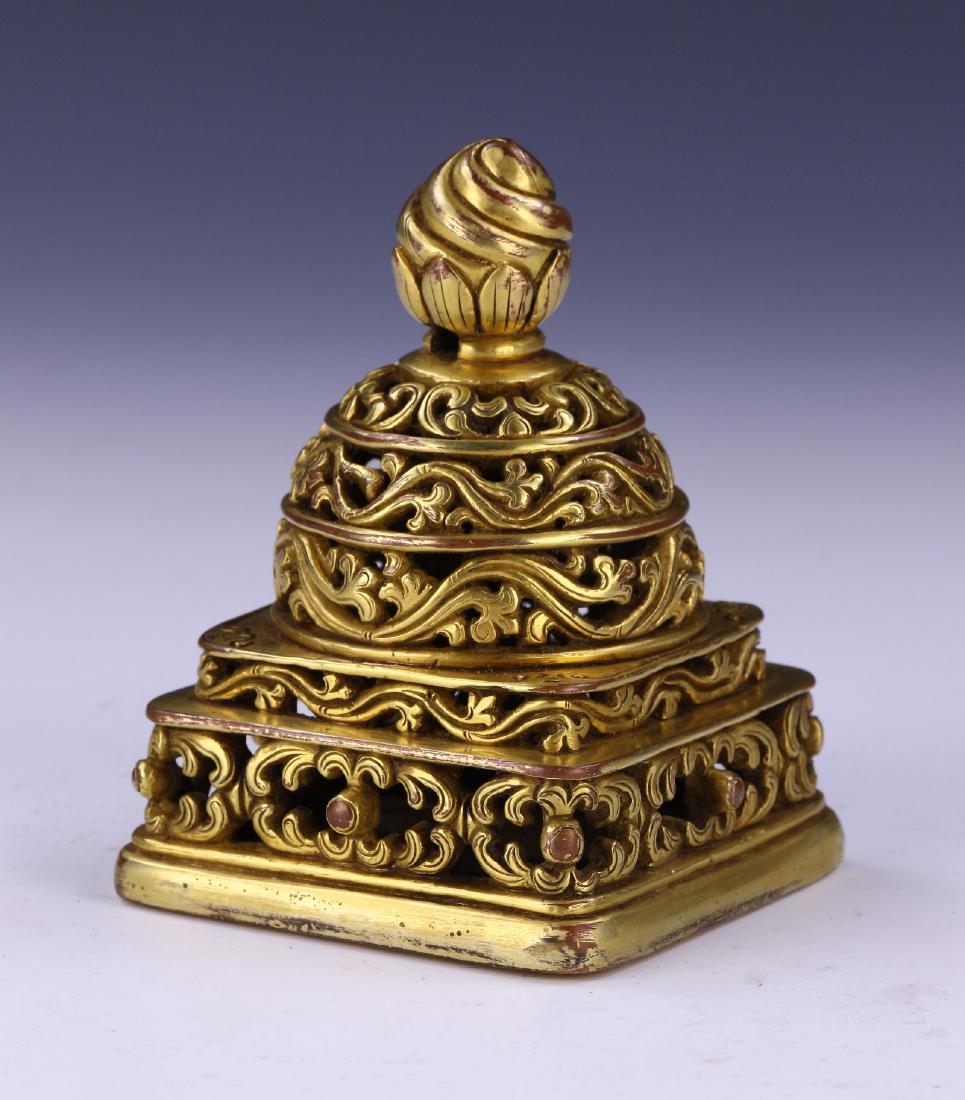 A TIBETAN ANTIQUE GILT ON BRONZE SEAL (1 of 5)
