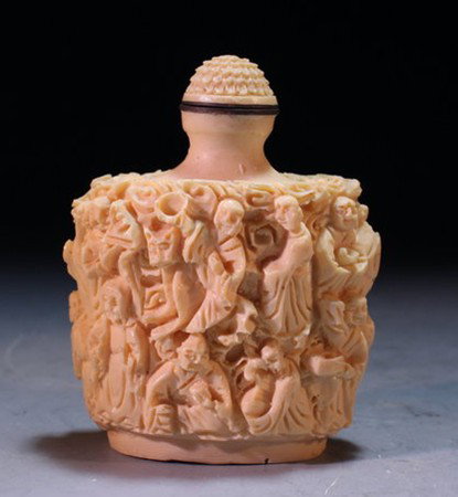 An Old Chinese finely carved ivory snuff bottle, d: An Old Chinese finely carved ivory snuff bottle, depicting multiple Buddhist figures ,size:8.2 x 4.8 CM