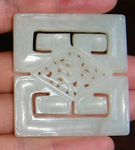 An Old Chinese White Jade Plaque, Ming Dynasty: An Old Chinese White Jade Plaque, Ming Dynasty , size : 5 CM