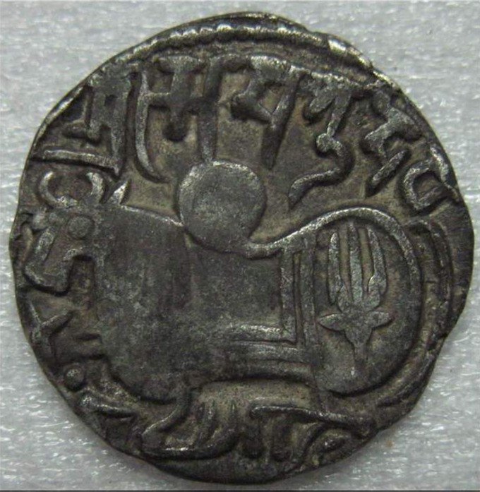 An Antique Chinese Silver Coin: An Antique Chinese Silver Coin ,Han Dynasty , Silk Road Coin , size: 1.7 CM , Weight : 3.3 g