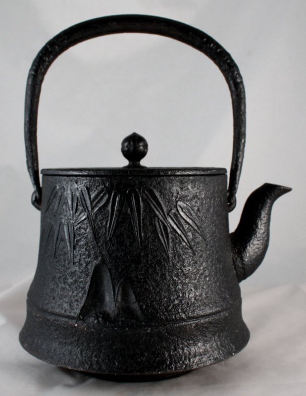 A Japanese Cast Iron Tetsubin: A Large Japanese cast iron tetsubin decorated on the front with a pattern of bamboo leaves ,size: 25 X 20 CM