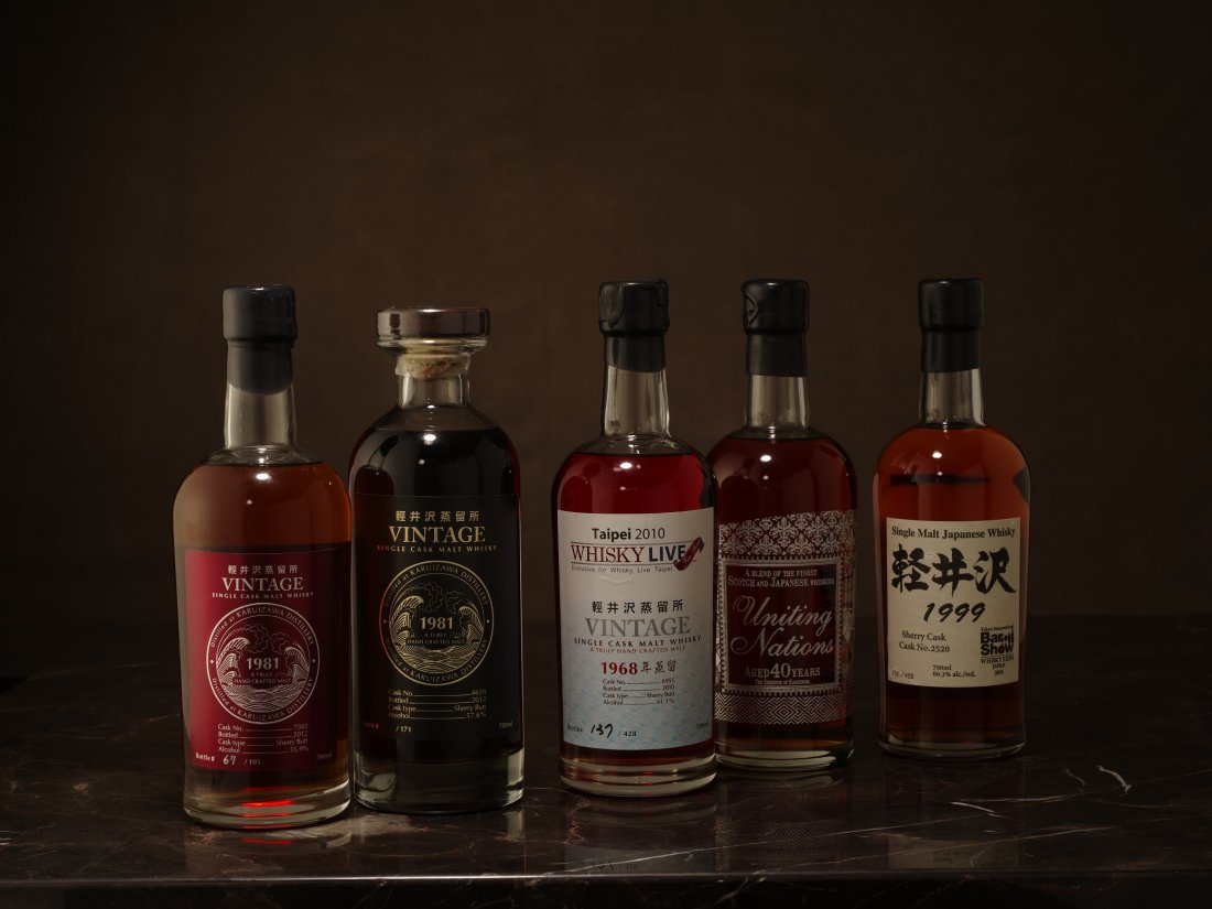 Karuizawa 40 Years Old Uniting Nations: Karuizawa 40 Years Old Uniting Nations Japan, 46.00%, 1970DIS., Limited Edition 677 bottles 1 (70cl) OC All the photos shown are for reference only. For more information about this lot, please refer t