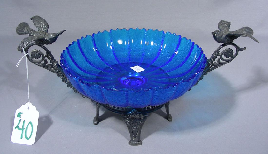 ANTIQUE MERIDEN SILVER PLATE CO. BOWL WITH STAND (1 of 3)