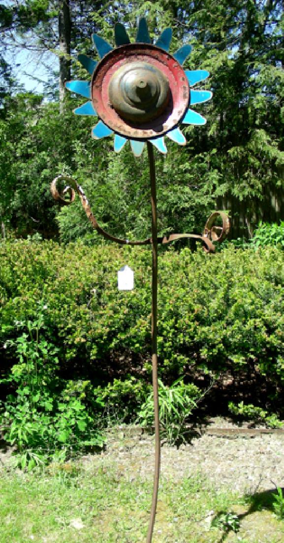 VINTAGE METAL & IRON CUSTOM MADE GARDEN FLOWER (1 of 1)