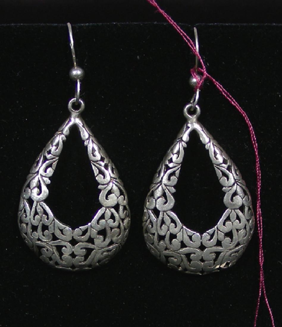 PAIR LADIES VINTAGE STERLING SILVER DANGLE EARRINGS (1 of 1)