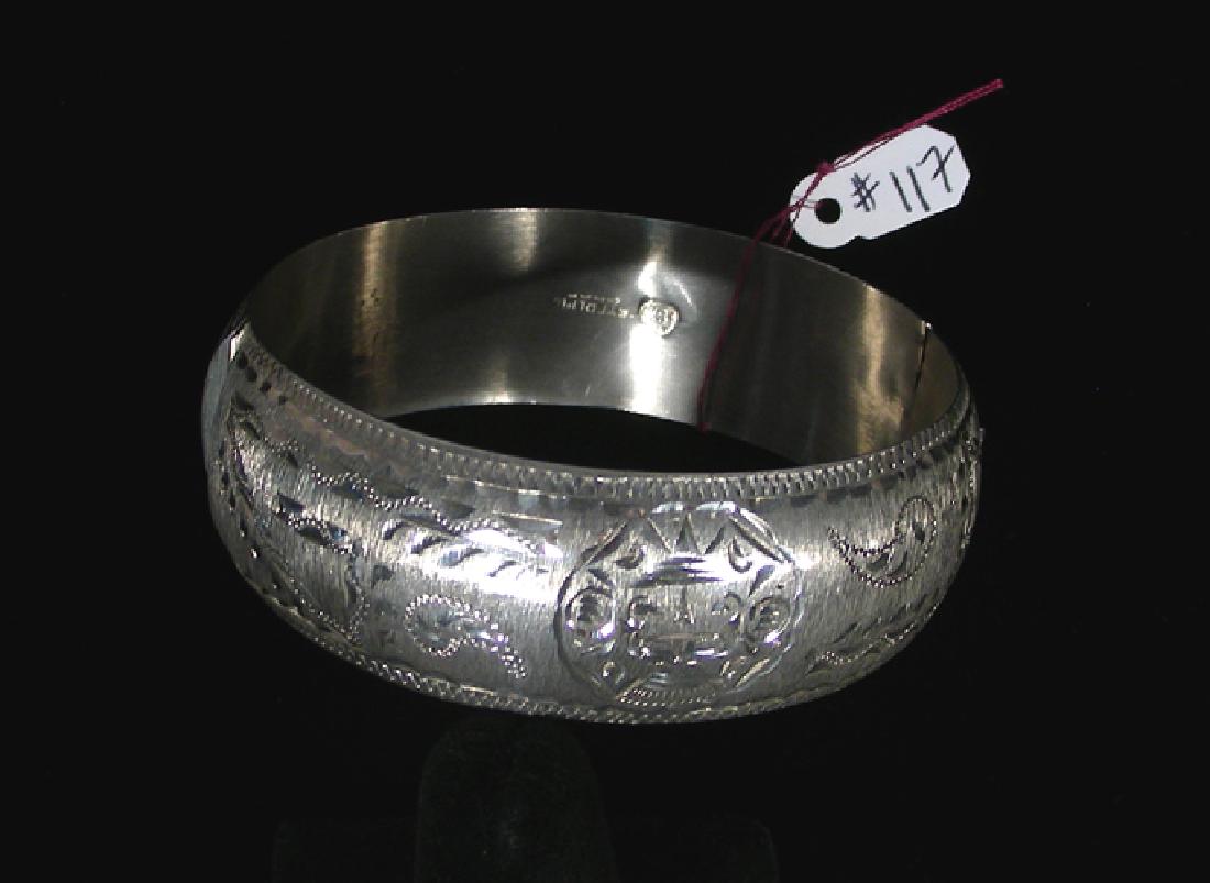 WIDE VINTAGE STERLING SILVER BANGLE BRACELET (1 of 1)