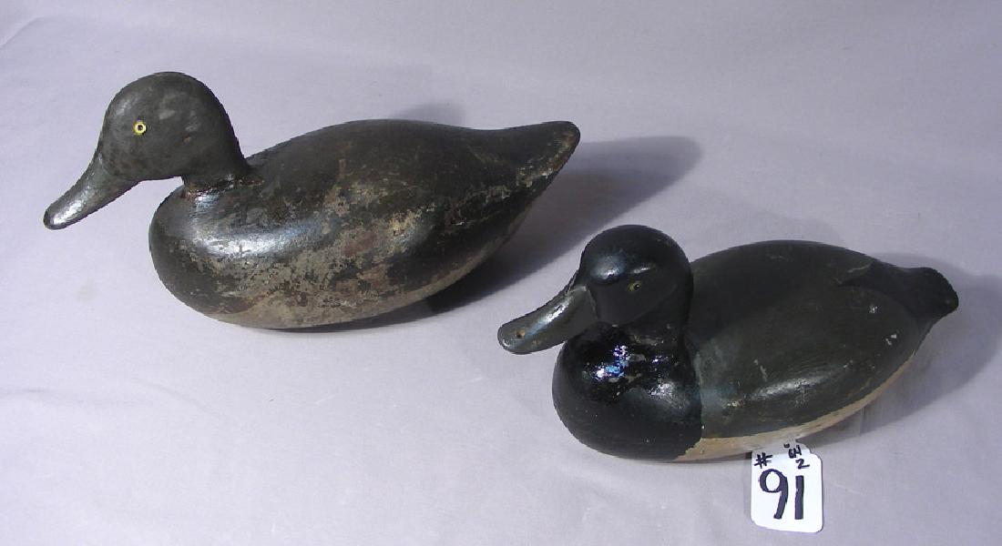TWO HAND CARVED VINTAGE WOODEN DUCK DECOYS (1 of 2)