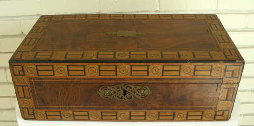 VERY FINE ANTIQUE INLAID WOODEN LAP DESK - VERY FINE ANTIQUE INLAID WOODEN LAP DESK