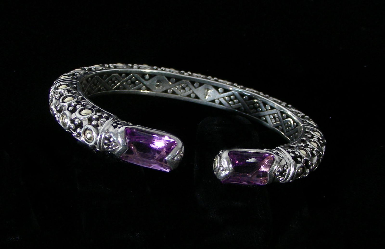 DESIGNER JOHN HARDY 18K, STERLING STERLING & AMETHYST: 18K and sterling bracelet with two faceted amethyst. Jaisalmer clasp. 7.4 mm. Signed.