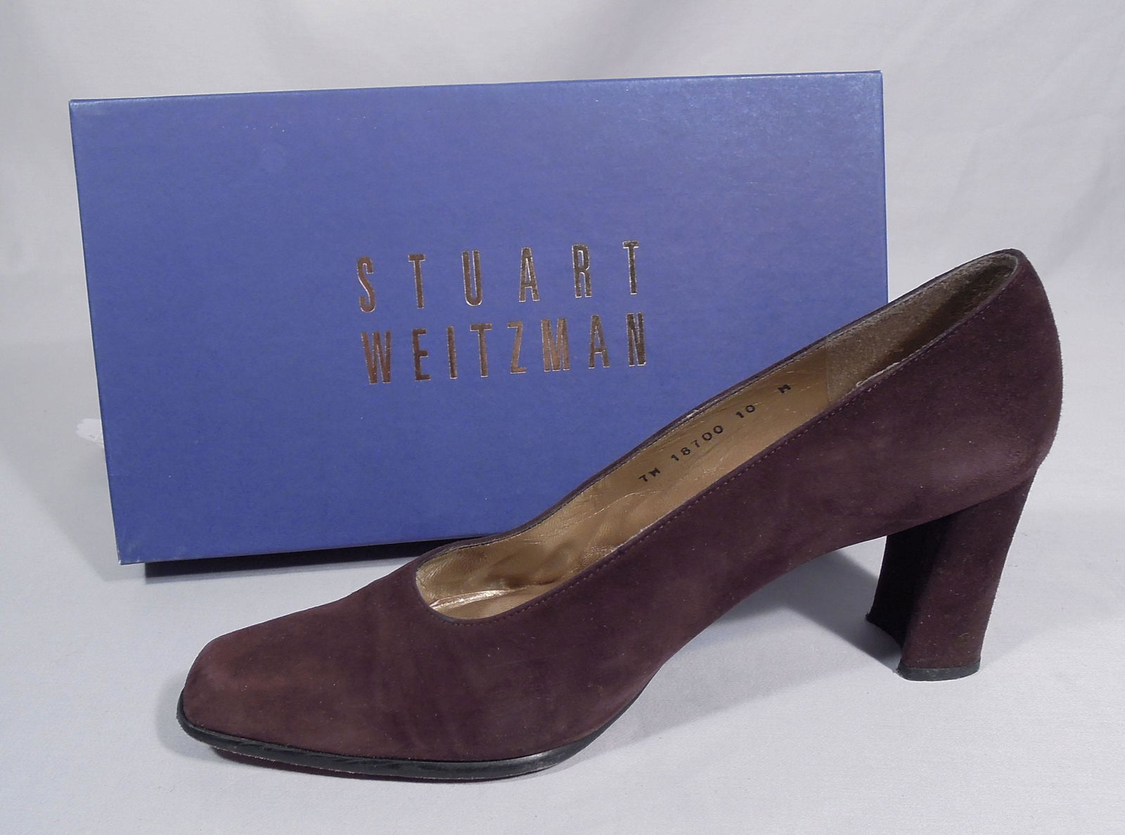 PAIR STUART WEITZMAN BROWN HEELS: Size 10