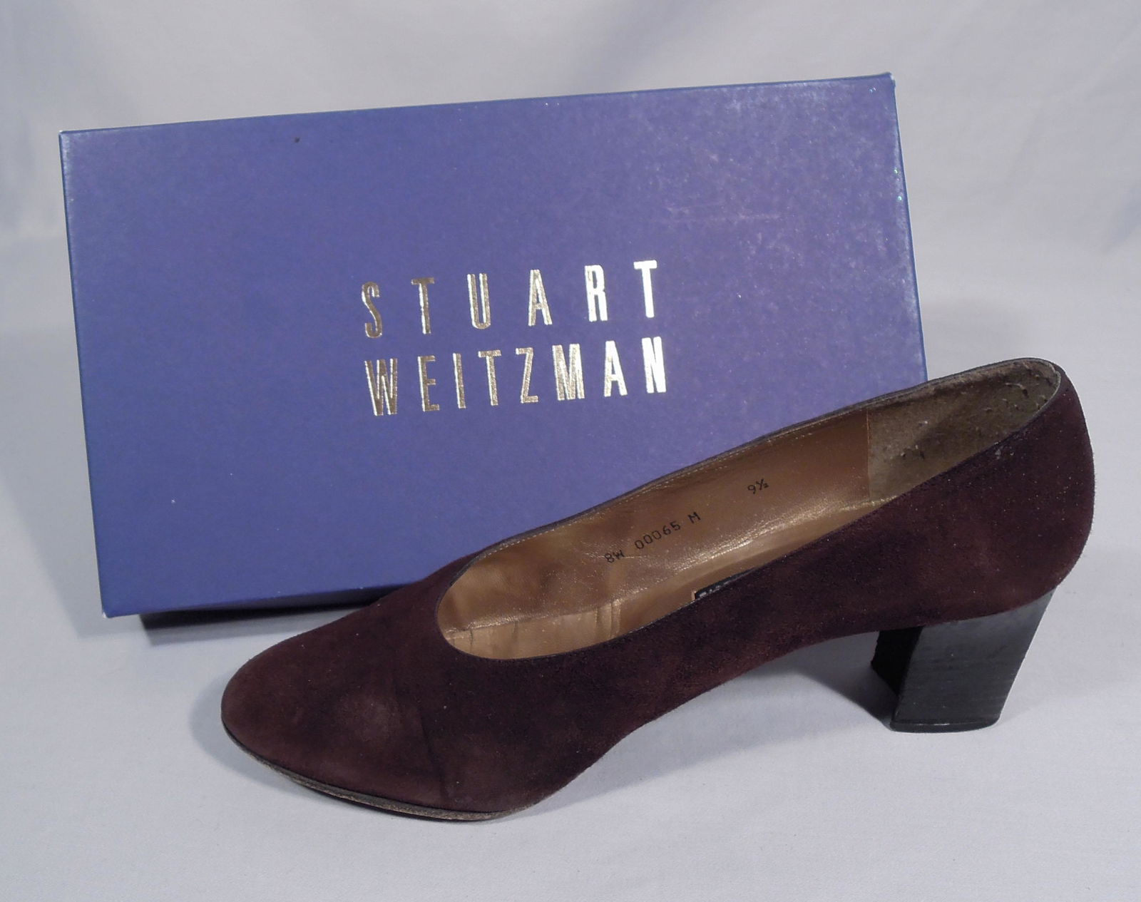 PAIR STUART WEITZMAN BROWN HEELS: Size 9 1/2.