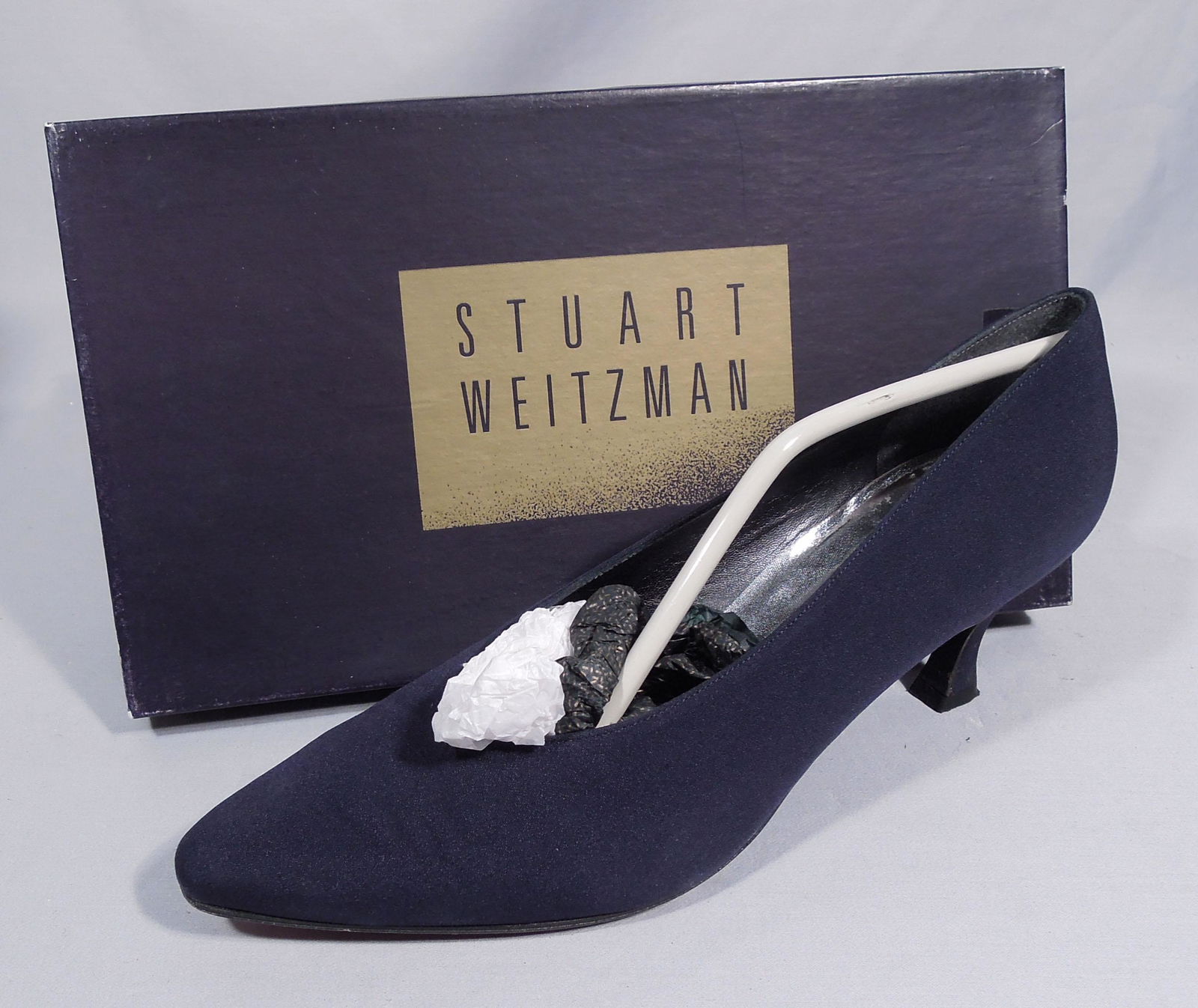 PAIR STUART WEITZMAN BLUE HEELS: Size 9 1/2.