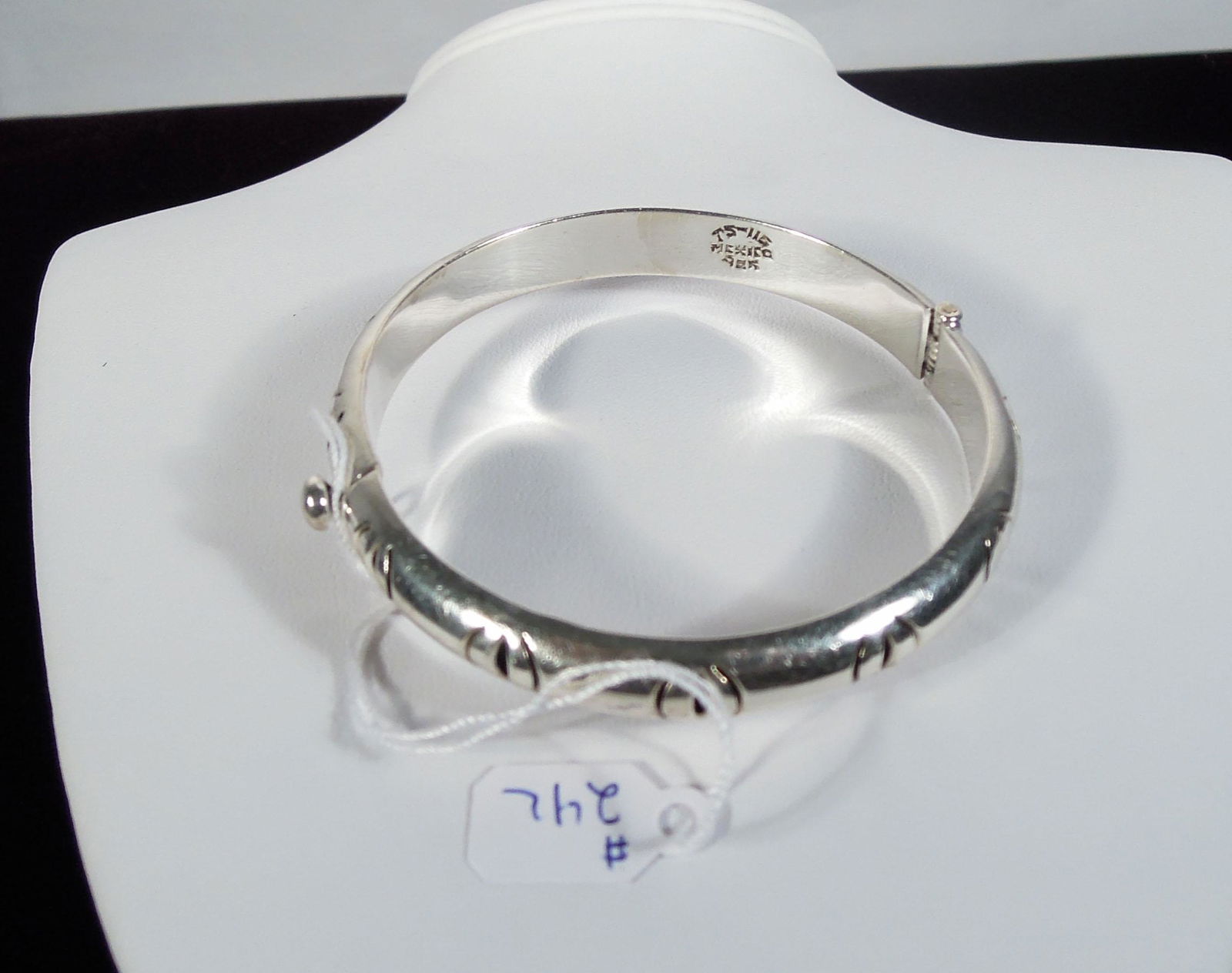 LADIES VINTAGE STERLING SILVER BANGLE BRACELET (1 of 1)