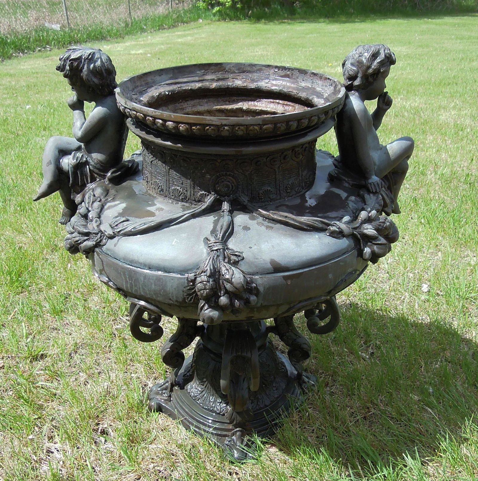 HEAVY VINTAGE FIGURAL BRONZE PLANTER (1 of 2)