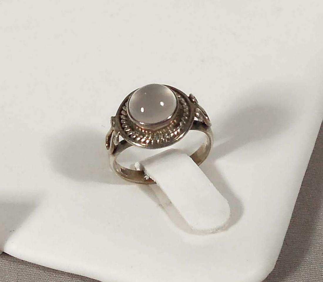 VINTAGE STERLING SILVER & MOONSTONE RING: Size 6 3/4.