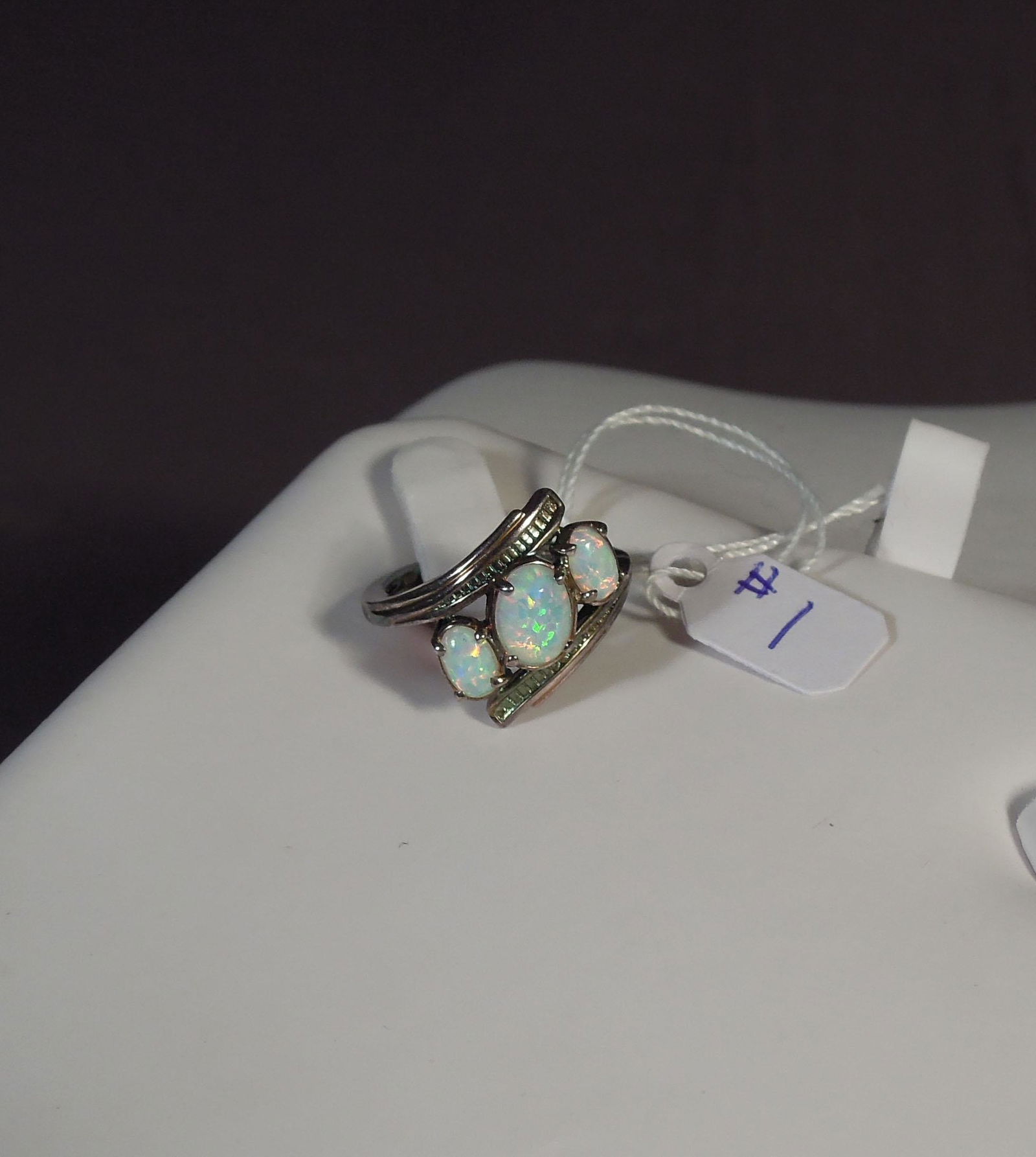LADIES VINTAGE STERLING SILVER & OPAL RING (1 of 1)