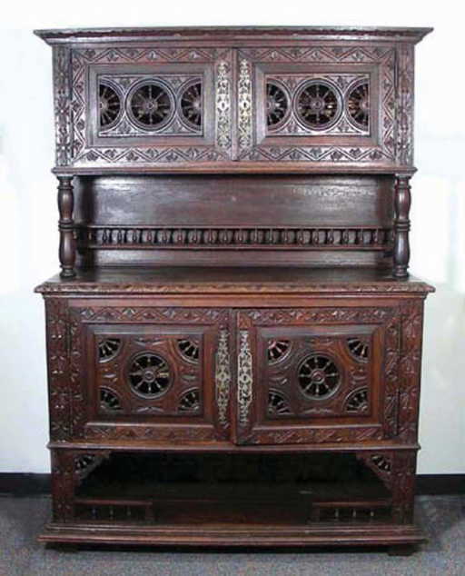 42: ANTIQUE ENGLISH OAK COURT CUPBOARD Circa 1900. Thi - 42: ANTIQUE ENGLISH OAK COURT CUPBOARD Circa 1900. Thi
