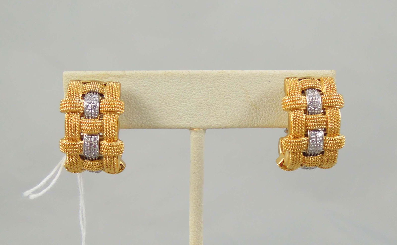DESIGNER ROBERTO COIN 18K Y.G. & DIAMOMD APPASSIONATA EARRINGS (1 of 6)
