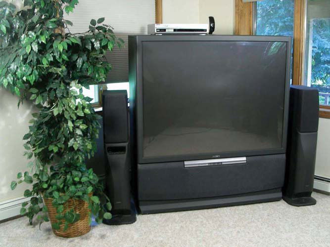 44 LARGE SONY FLOOR MODEL 60" BIG SCREEN TELEVISION Aug 18, 2012