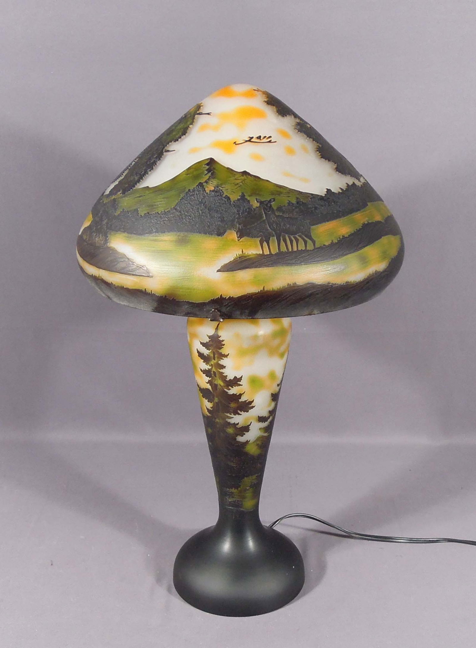 BEAUTIFUL GALLA STYLE ACID ETCHED CAMEO GLASS TABLE LAMP (1 of 2)