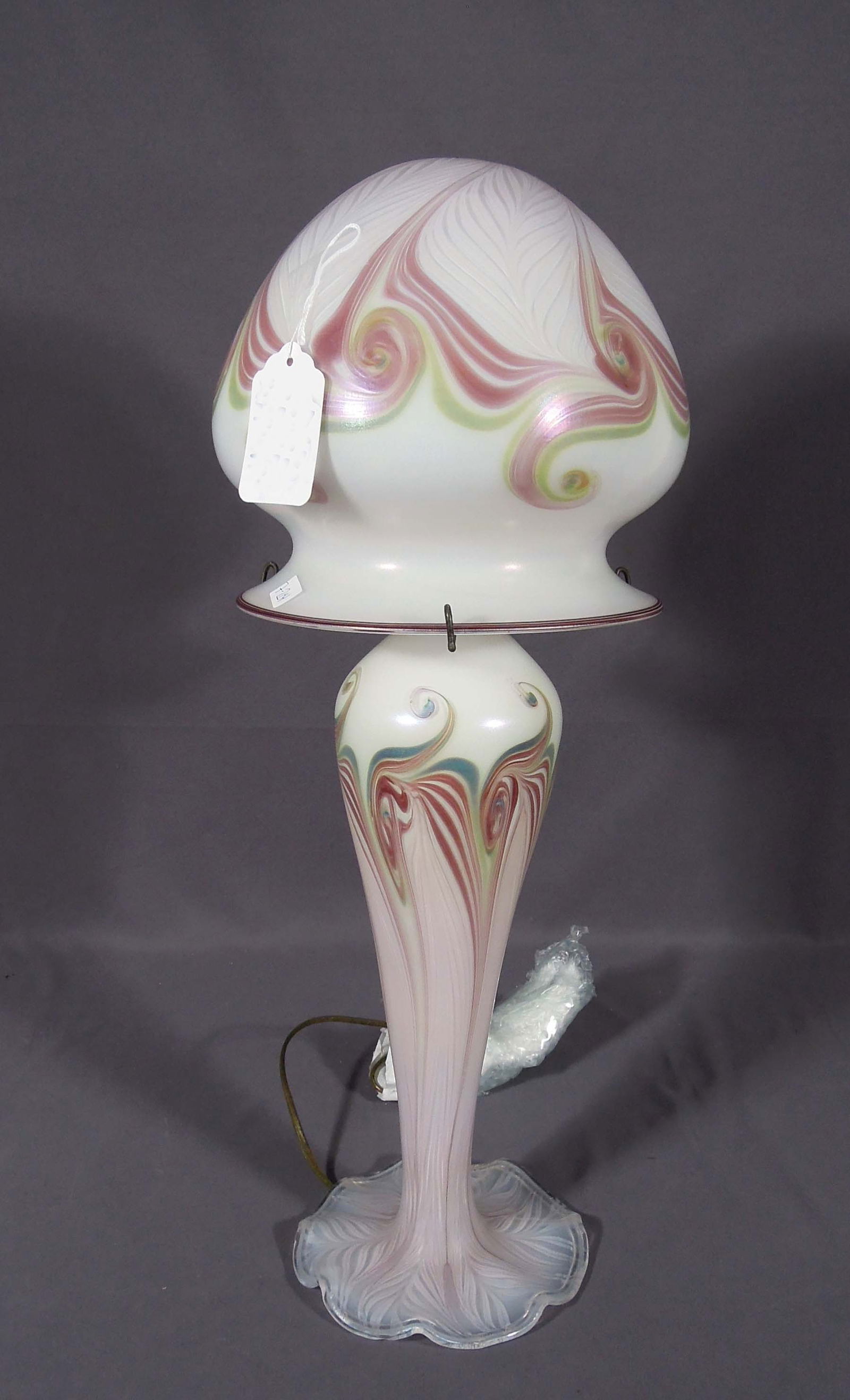 ATTRIBUTED TO VANDERMARK STUDIOS ART GLASS KING TUT PULLED FEATHER TABLE LAMP (1 of 1)