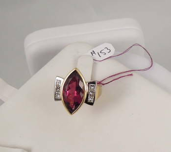 BEAUTIFUL LADIES 18K Y.G., RUBELITE & DIAMOND RING: A highly polished yellow gold mount set with a very fine marquise cut rubelite weighing approx. 6.50 cts. Ring completed with two rows of fine princess cut diamonds. Total diamond weight approx.