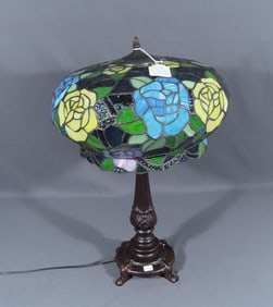 VERY UNUSUAL COMPOSITION & LEADED GLASS ROSE MOTIF TABLE LAMP