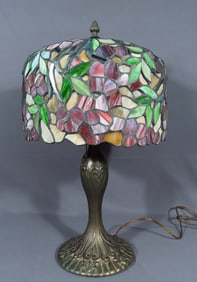METAL AND INSET LEADED GLASS TABLE LAMP